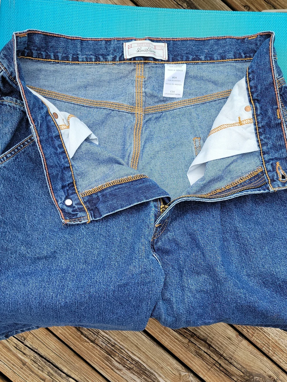 Levi's Medium Wash Blue Denim Jean Carpenter Shorts Sz 34